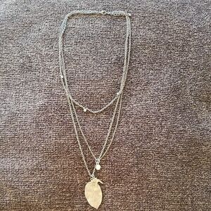 Elegant Silver Leaf Pendant Necklace